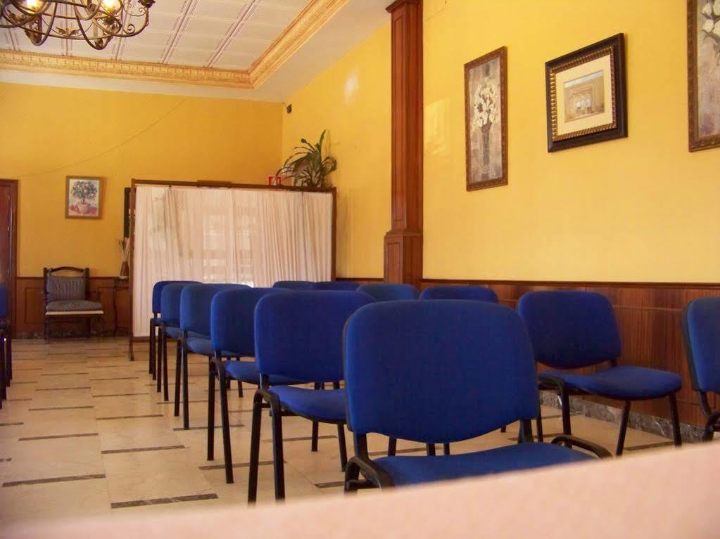 Hostal Restaurante El Lirio Bollullos Par del Condado Exterior photo